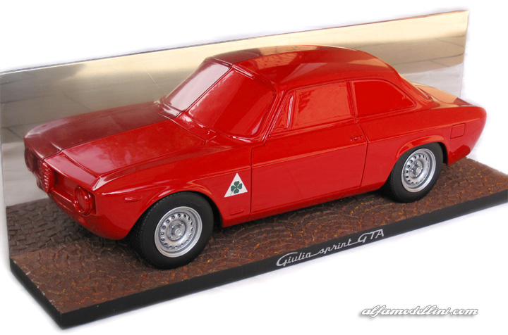 Alfa Romeo GTA - SCCA Trans-American Championship 1971. Car scale model kit  in 1/43 scale manufactured by Arena Modelli (ref. ARE611)